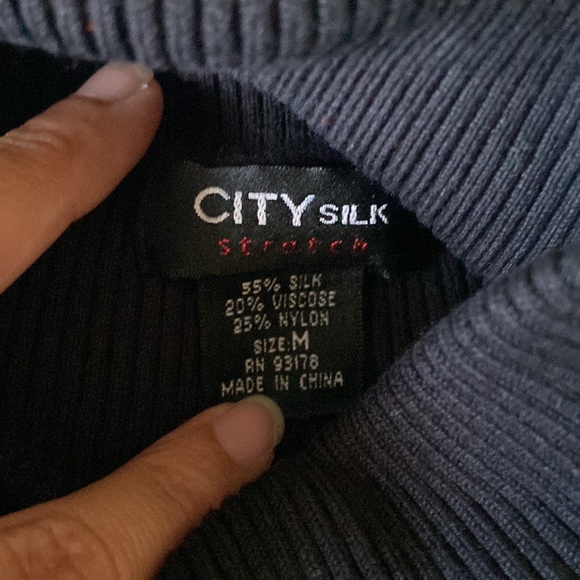 City Silk Long-sleeve Cropped Turtleneck | Size M - Picture 2 of 3